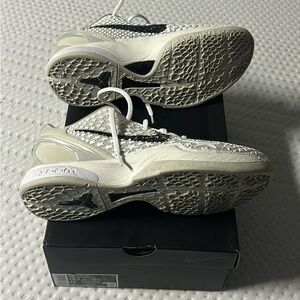 Nike White and Black Basketball Shoes